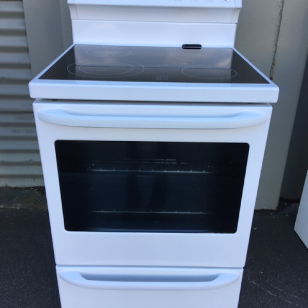FREE INSTALL, GST & DELIVERY LATEST MODEL ELBA BY FISHER & PAYKEL CERAMIC TOP 