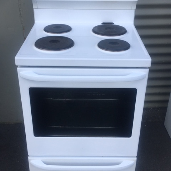 FREE INSTALL & DELIVERY - F&P MULTIFUNCTION OVEN
